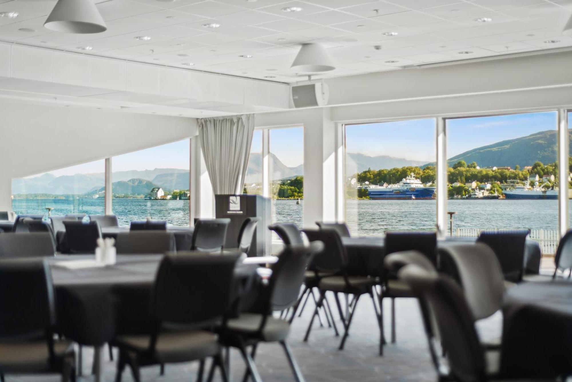 Quality Hotel Waterfront Олесун Екстериор снимка